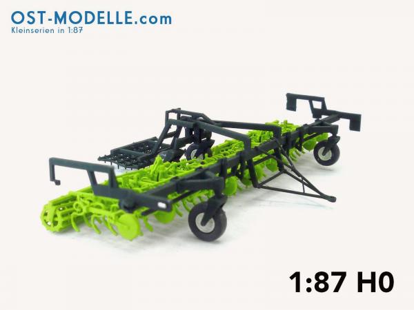 Koppelwagen T890 A01 Bodenbearbeitung 2 Feingrubber B231 mit Stabkrümmlern Arbeitsstellung gruen neu